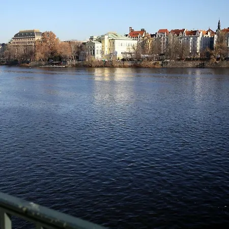 Apartman Dalia Janackovo Nabrezi Prag Exterior foto