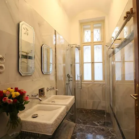 Apartman Dalia Janackovo Nabrezi Prag Exterior foto