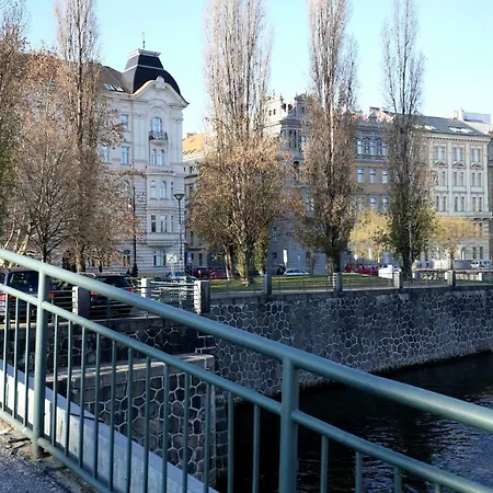 Apartman Dalia Janackovo Nabrezi Prag Exterior foto